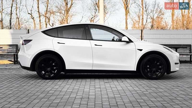 Внедорожник / Кроссовер Tesla Model Y 2023 в Ровно