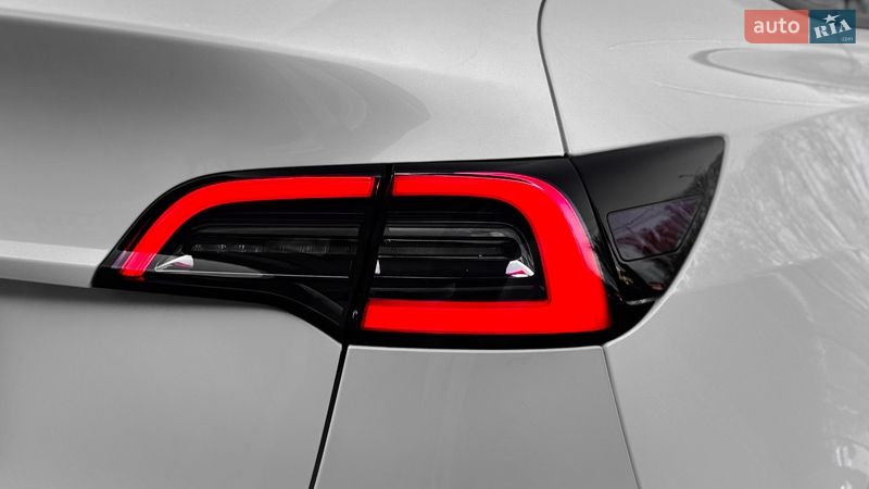 Внедорожник / Кроссовер Tesla Model Y 2023 в Ровно