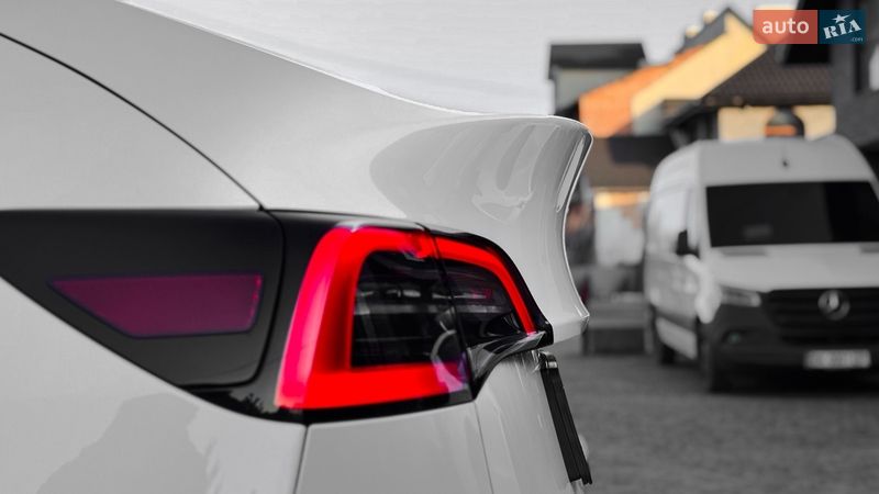 Внедорожник / Кроссовер Tesla Model Y 2023 в Ровно