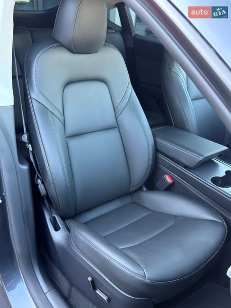 Внедорожник / Кроссовер Tesla Model Y 2024 в Черновцах