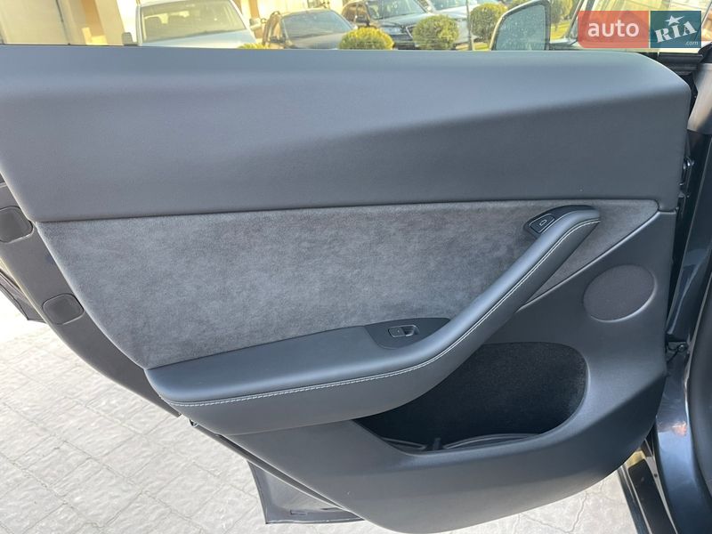 Внедорожник / Кроссовер Tesla Model Y 2024 в Стрые