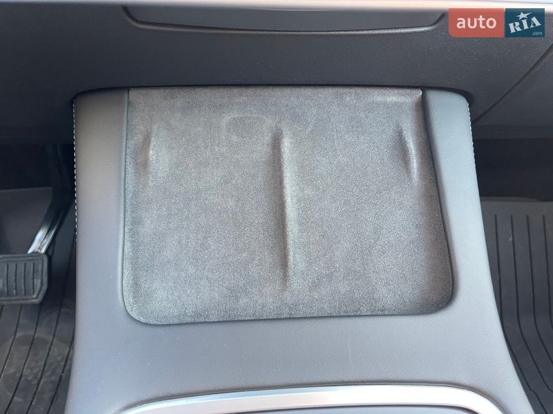 Внедорожник / Кроссовер Tesla Model Y 2024 в Стрые