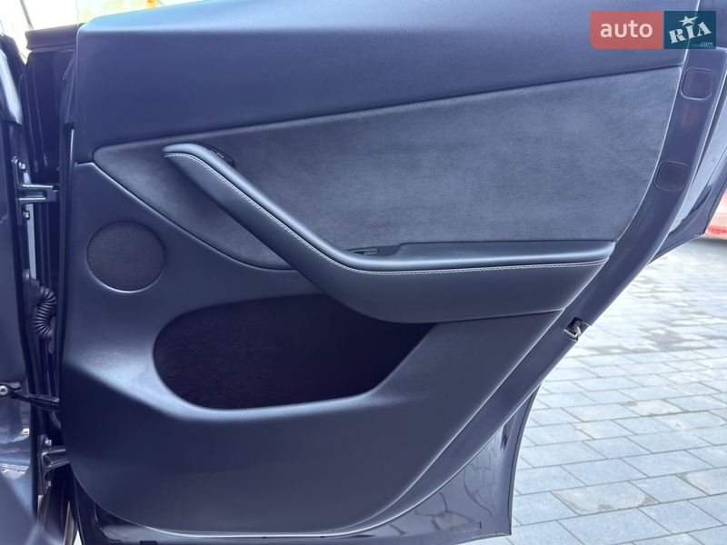 Внедорожник / Кроссовер Tesla Model Y 2024 в Черновцах