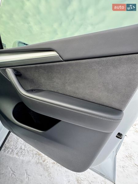 Внедорожник / Кроссовер Tesla Model Y 2022 в Киеве