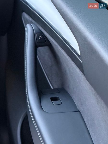 Внедорожник / Кроссовер Tesla Model Y 2023 в Киеве