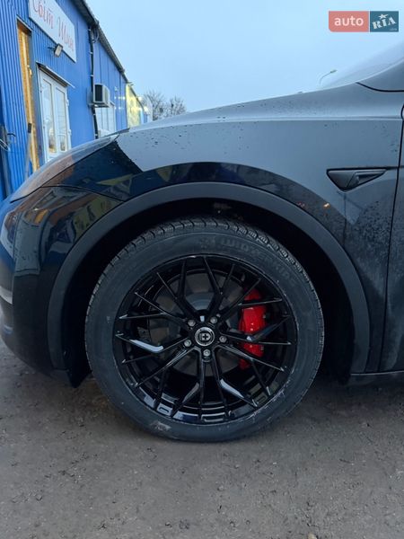 Внедорожник / Кроссовер Tesla Model Y 2023 в Киеве