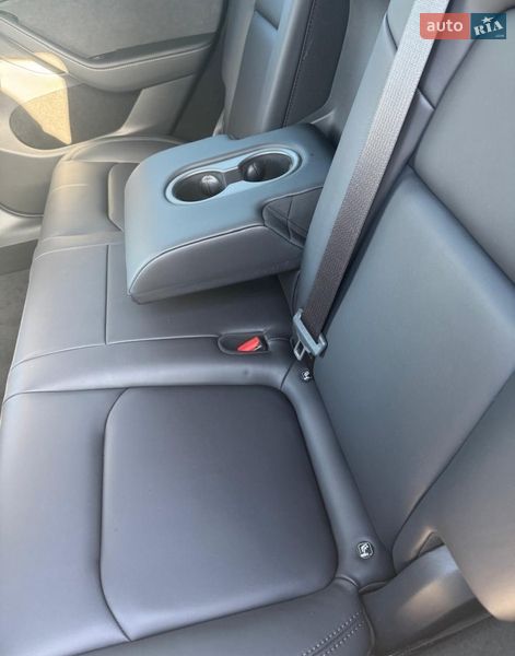 Внедорожник / Кроссовер Tesla Model Y 2024 в Киеве фото 22 Внедорожник / Кроссовер Tesla Model Y 2024 в Киеве