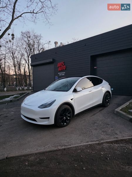 Внедорожник / Кроссовер Tesla Model Y 2021 в Киеве