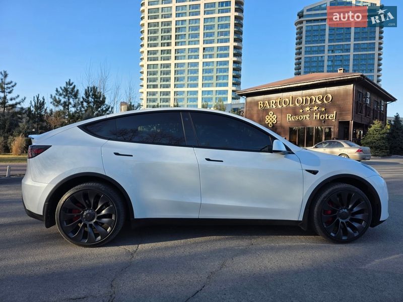 Внедорожник / Кроссовер Tesla Model Y 2023 в Днепре