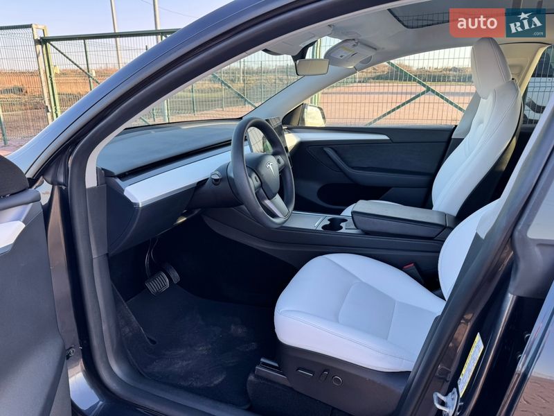 Внедорожник / Кроссовер Tesla Model Y 2024 в Ровно