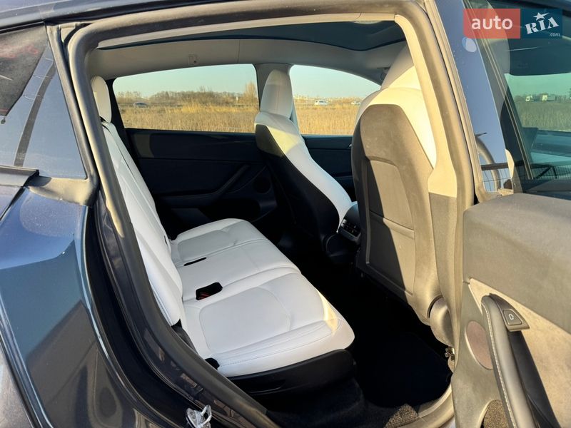 Внедорожник / Кроссовер Tesla Model Y 2024 в Ровно