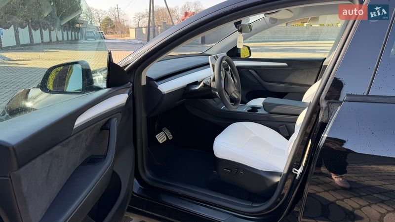 Позашляховик / Кросовер Tesla Model Y 2024 в Тернополі