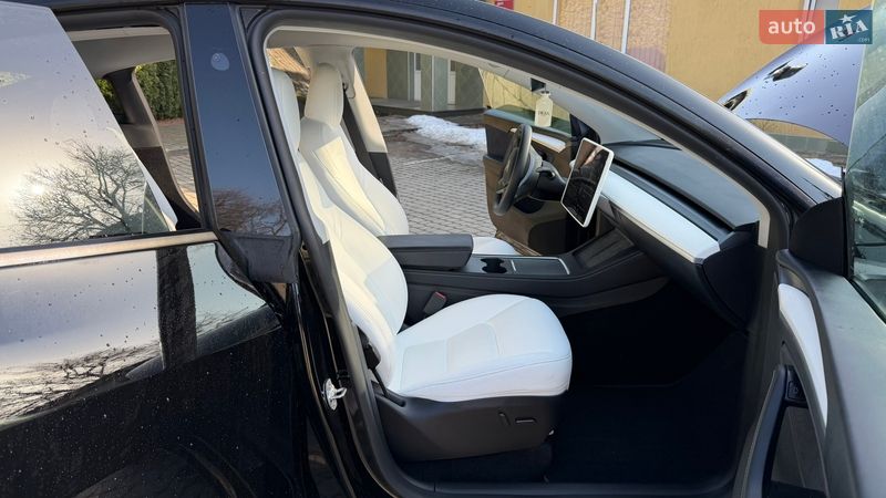 Позашляховик / Кросовер Tesla Model Y 2024 в Тернополі