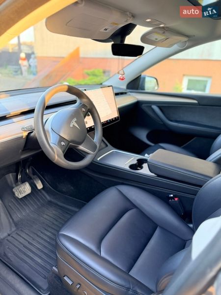 Внедорожник / Кроссовер Tesla Model Y 2023 в Дрогобыче