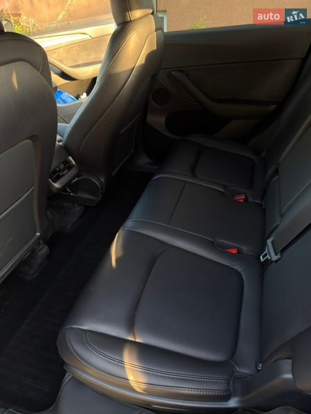 Внедорожник / Кроссовер Tesla Model Y 2023 в Дрогобыче