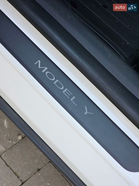 Внедорожник / Кроссовер Tesla Model Y 2023 в Днепре