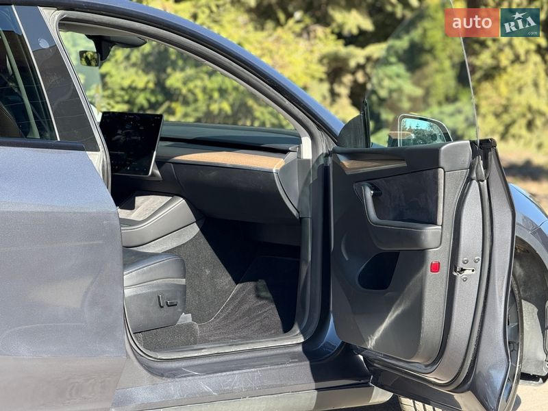 Внедорожник / Кроссовер Tesla Model Y 2023 в Тернополе