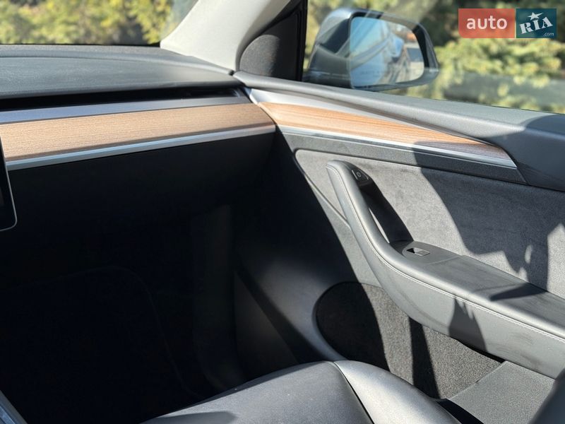 Внедорожник / Кроссовер Tesla Model Y 2023 в Тернополе