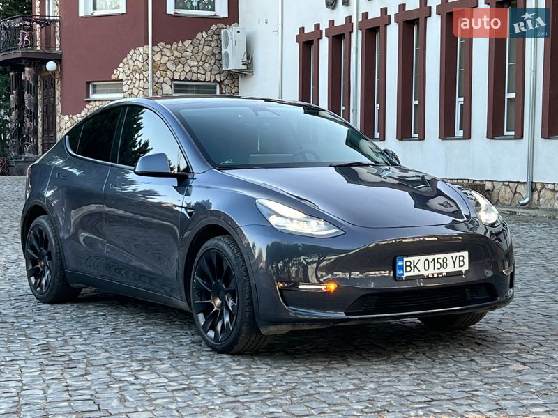 Внедорожник / Кроссовер Tesla Model Y 2023 в Ровно
