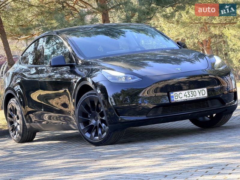 Tesla Model Y 2024