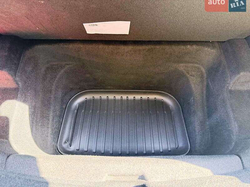 Позашляховик / Кросовер Tesla Model Y 2025 в Хмельницькому