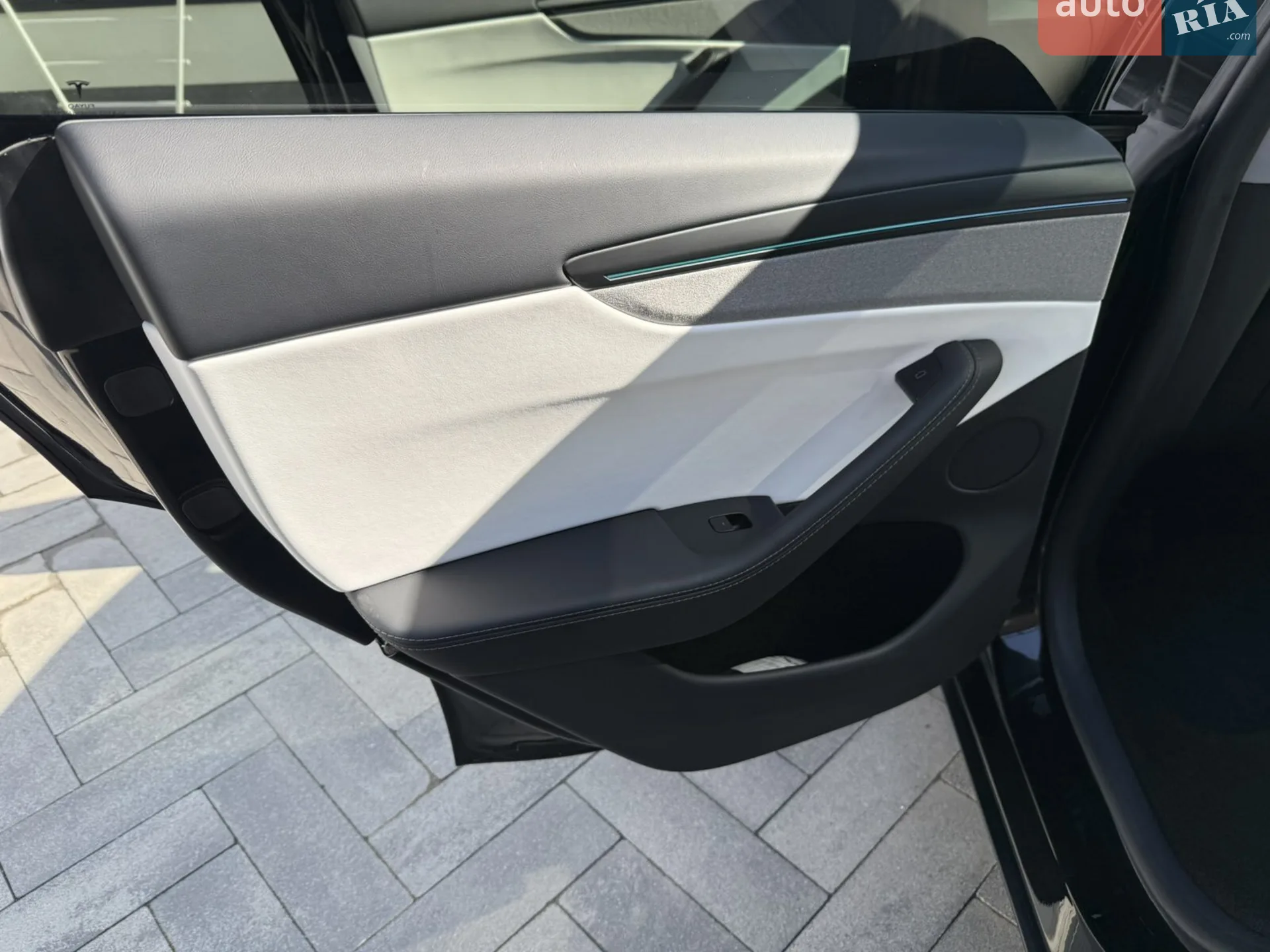 2025 Tesla Model Y - мініатюра 17