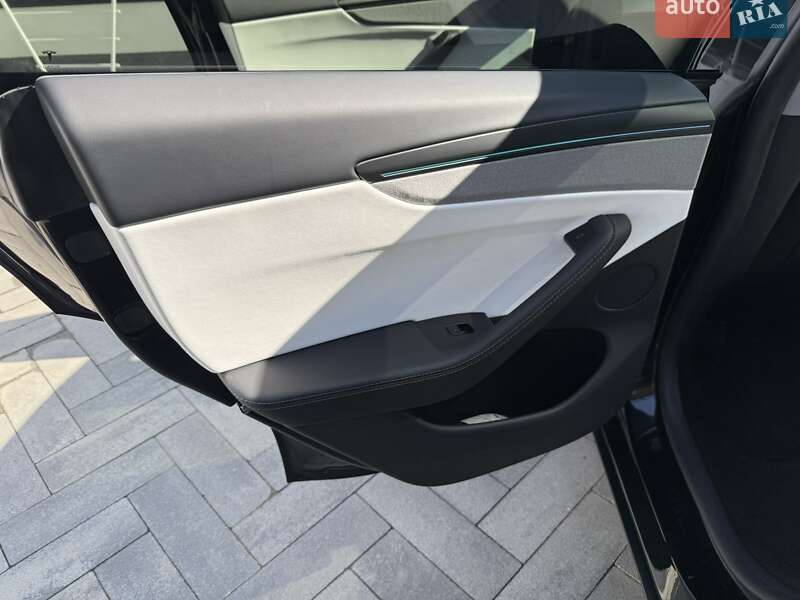 Позашляховик / Кросовер Tesla Model Y 2025 в Хмельницькому