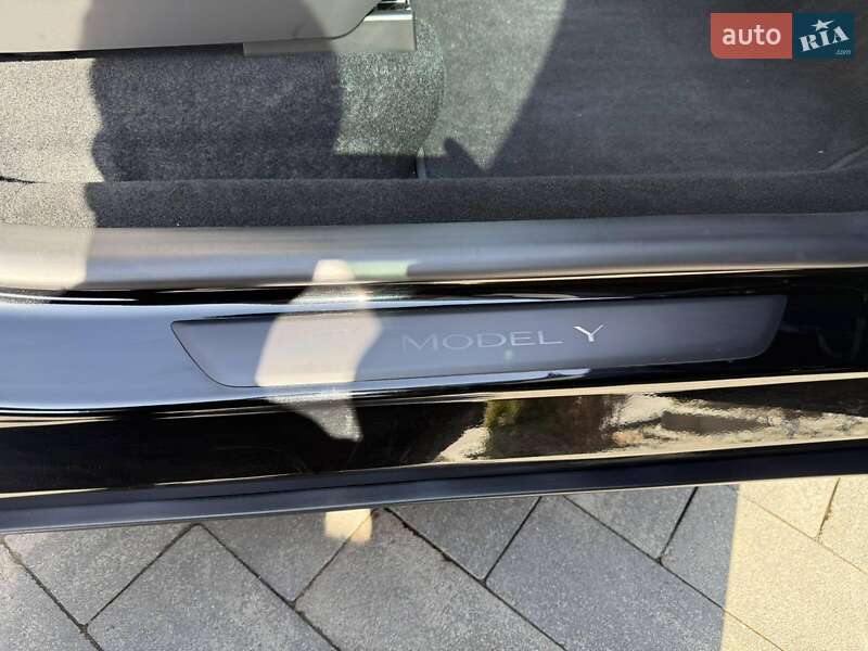 Позашляховик / Кросовер Tesla Model Y 2025 в Хмельницькому