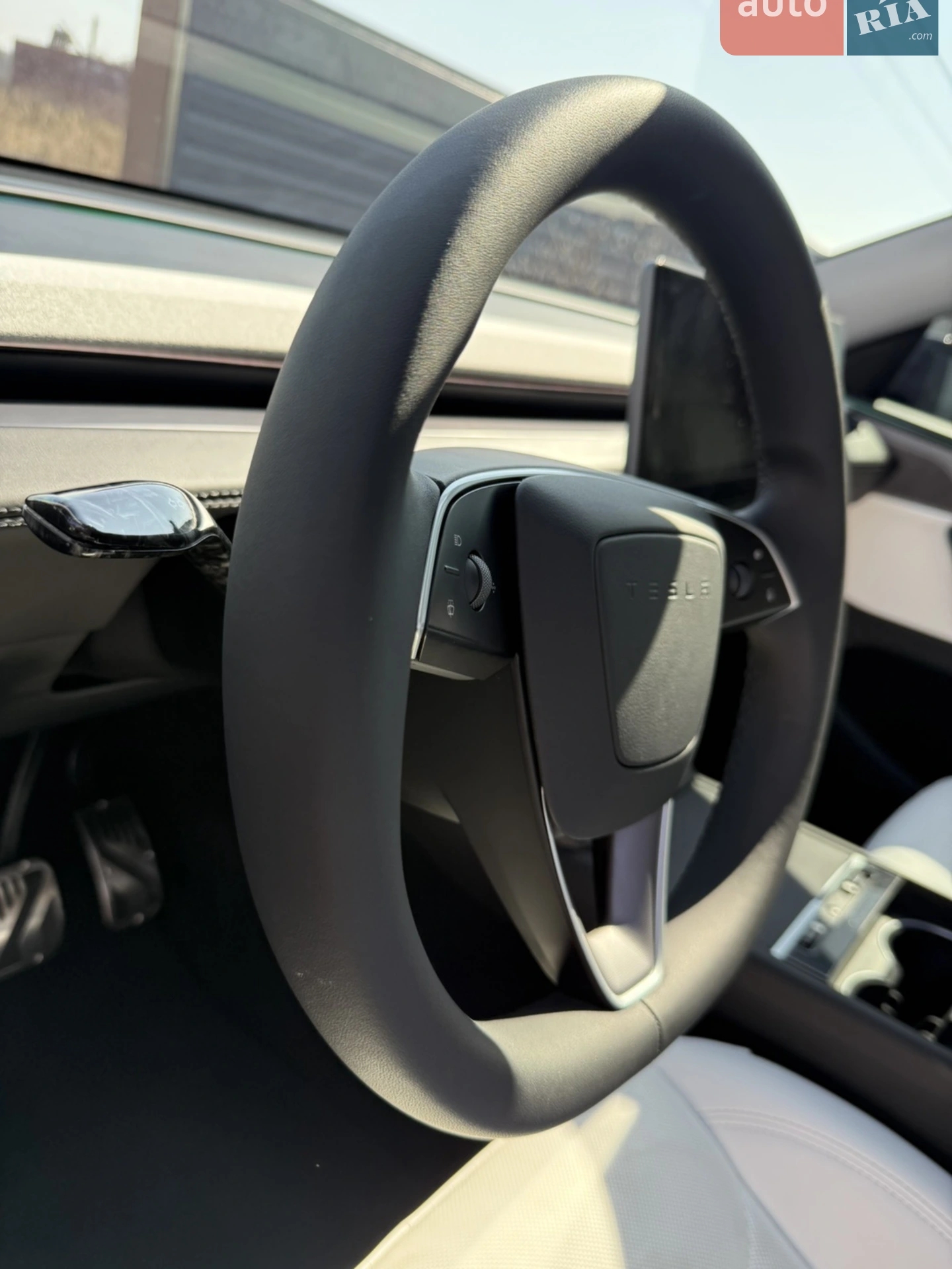 2025 Tesla Model Y - мініатюра 23