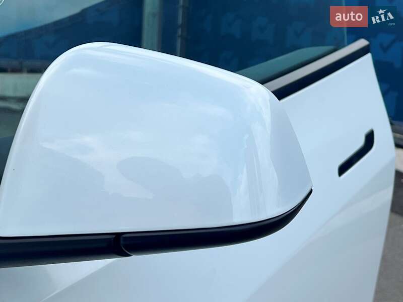 Внедорожник / Кроссовер Tesla Model Y 2023 в Киеве