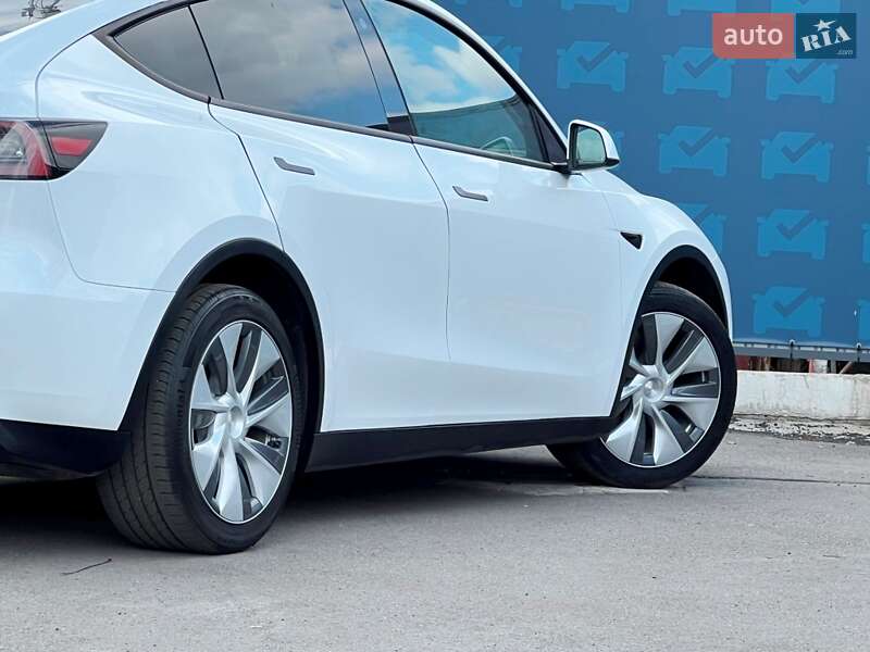 Внедорожник / Кроссовер Tesla Model Y 2023 в Киеве