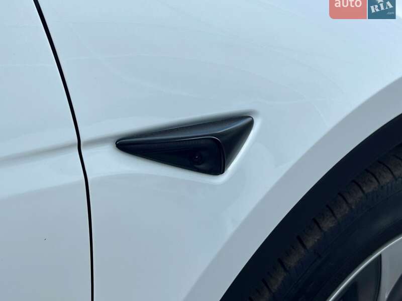 Внедорожник / Кроссовер Tesla Model Y 2023 в Киеве