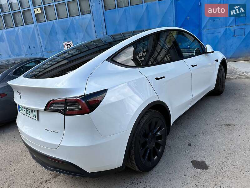 Внедорожник / Кроссовер Tesla Model Y 2022 в Ровно