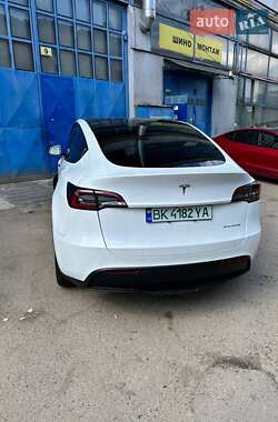 Внедорожник / Кроссовер Tesla Model Y 2022 в Ровно