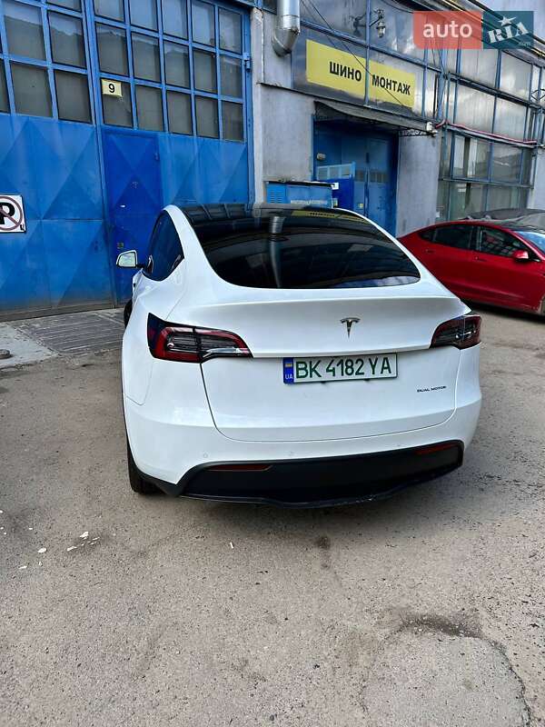 Внедорожник / Кроссовер Tesla Model Y 2022 в Ровно