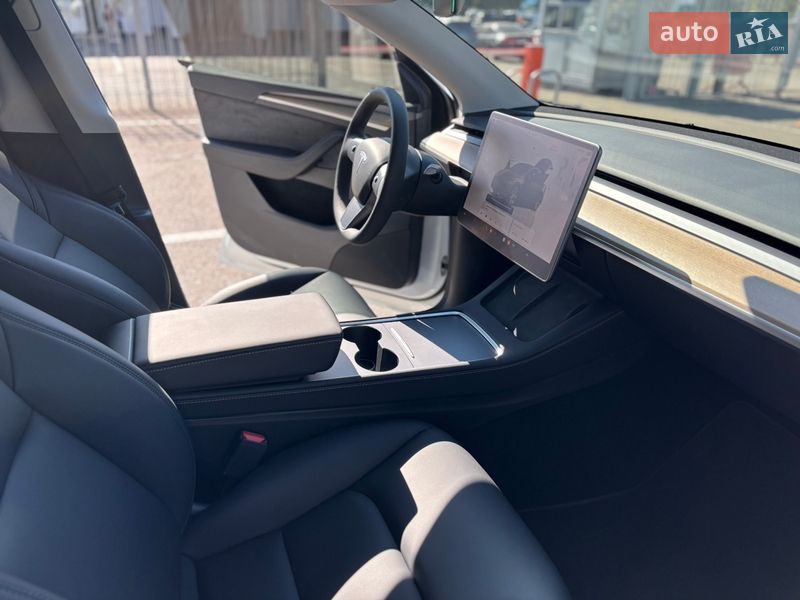 Внедорожник / Кроссовер Tesla Model Y 2023 в Киеве