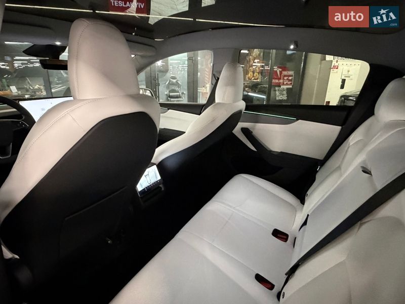 Позашляховик / Кросовер Tesla Model Y 2025 в Києві