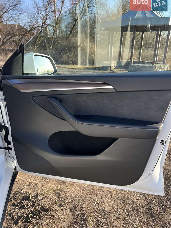 Позашляховик / Кросовер Tesla Model Y 2024 в Полтаві
