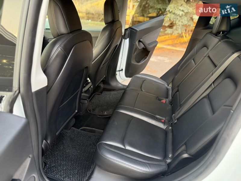 Позашляховик / Кросовер Tesla Model Y 2021 в Кривому Розі