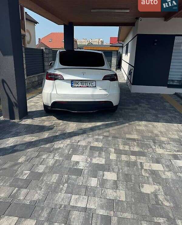 Внедорожник / Кроссовер Tesla Model Y 2022 в Хмельницком