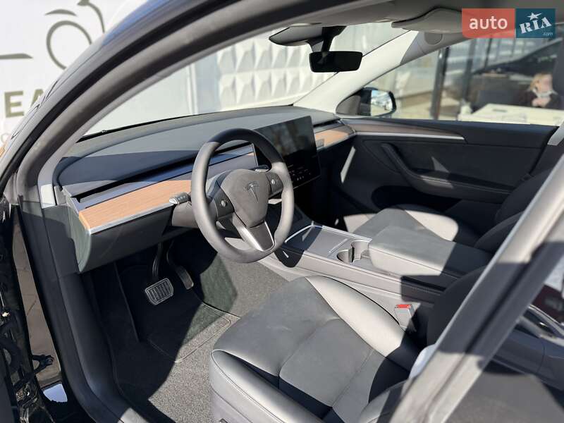Позашляховик / Кросовер Tesla Model Y 2024 в Києві