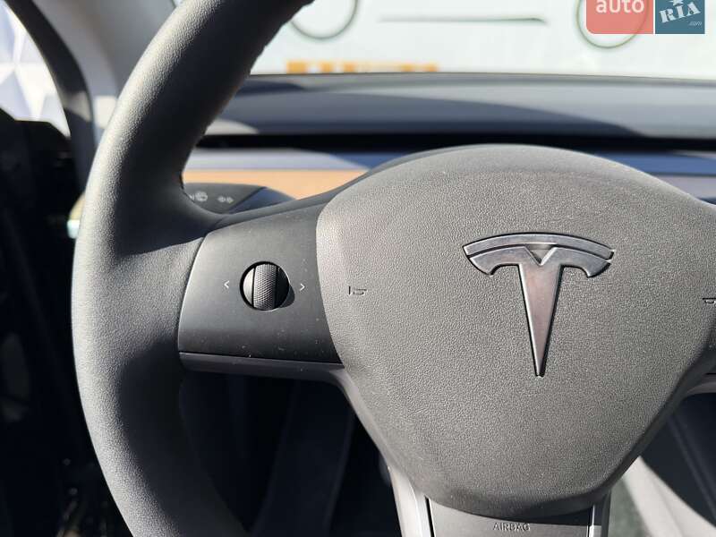 Позашляховик / Кросовер Tesla Model Y 2024 в Києві