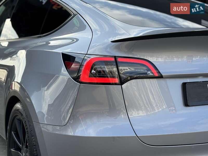 Внедорожник / Кроссовер Tesla Model Y 2023 в Киеве