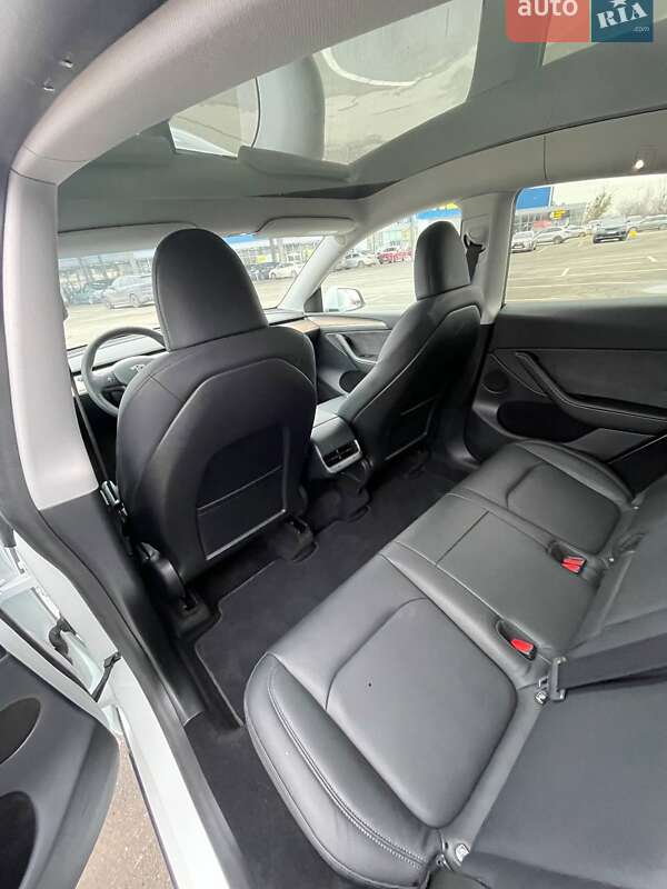 Позашляховик / Кросовер Tesla Model Y 2023 в Києві фото 18 Позашляховик / Кросовер Tesla Model Y 2023 в Києві