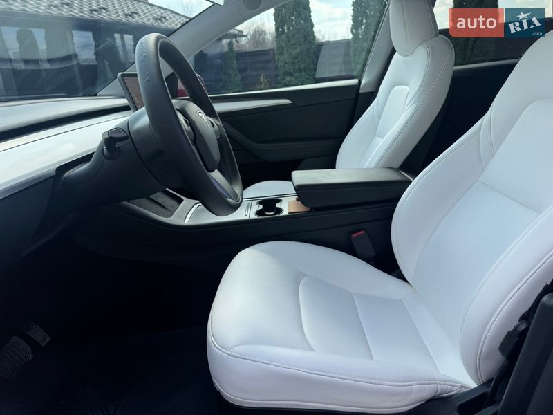 Внедорожник / Кроссовер Tesla Model Y 2023 в Стрые