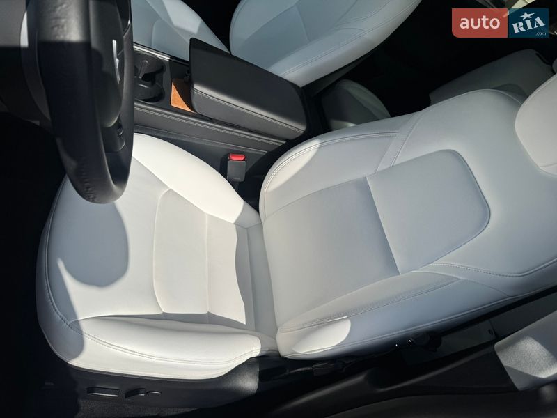 Внедорожник / Кроссовер Tesla Model Y 2023 в Стрые