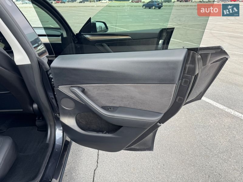 Внедорожник / Кроссовер Tesla Model Y 2024 в Днепре
