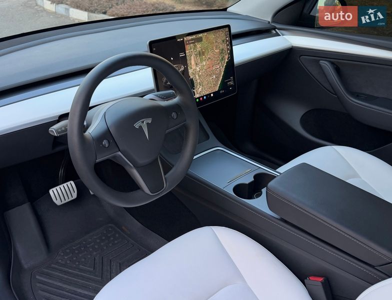 Позашляховик / Кросовер Tesla Model Y 2024 в Одесі фото 35 Позашляховик / Кросовер Tesla Model Y 2024 в Одесі