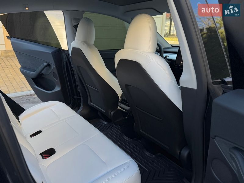 Позашляховик / Кросовер Tesla Model Y 2024 в Одесі фото 49 Позашляховик / Кросовер Tesla Model Y 2024 в Одесі