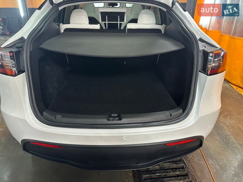 Внедорожник / Кроссовер Tesla Model Y 2024 в Днепре